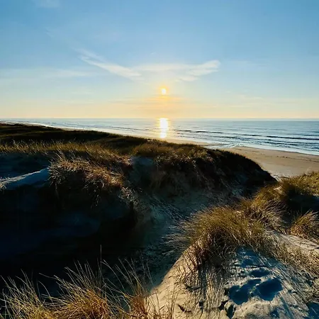 Light In The Dunes Near Denmark's Coast 度假居